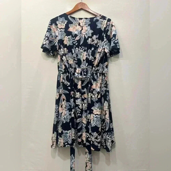SJS Short Sleeve Floral Wrap Dress Size L - Picture 10 of 11